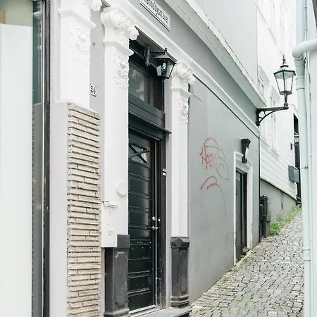 S54 - Private In The Center *