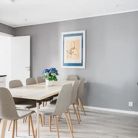 S54 - Private In The Center *